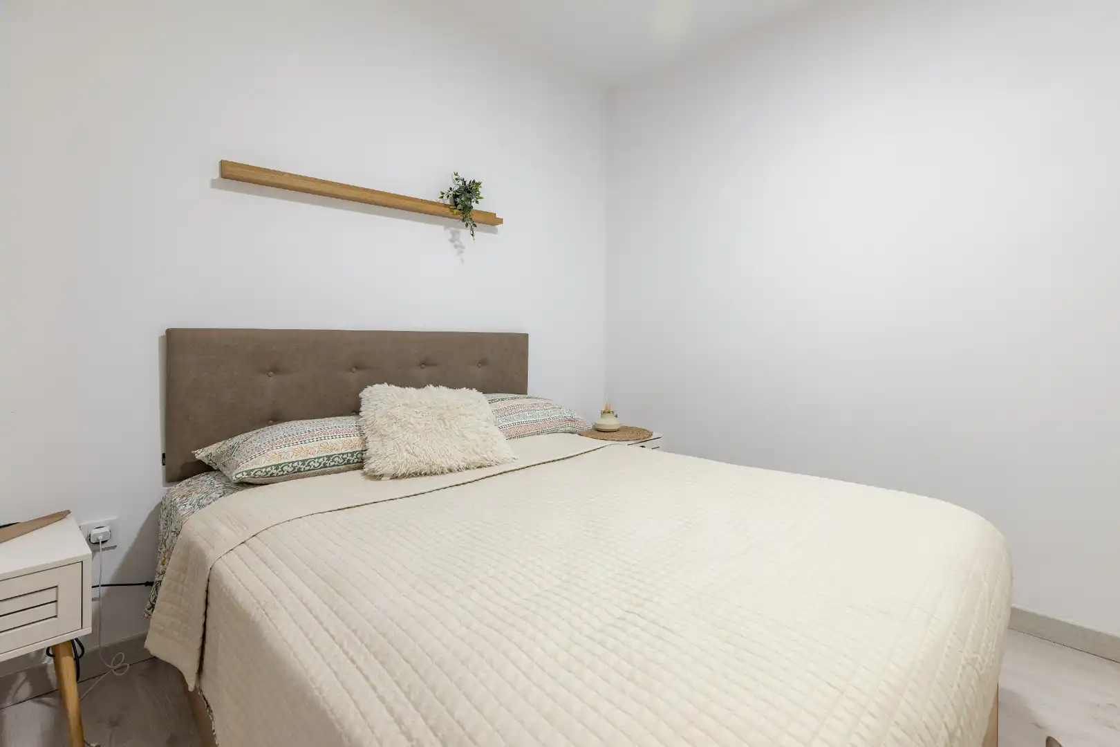 Dormitori de Planta baixa en venda en La Pobla de Vallbona amb Aire condicionat, Terrassa i Moblat