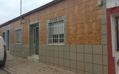 Vista exterior de Casa o xalet en venda en Puertollano amb Terrassa