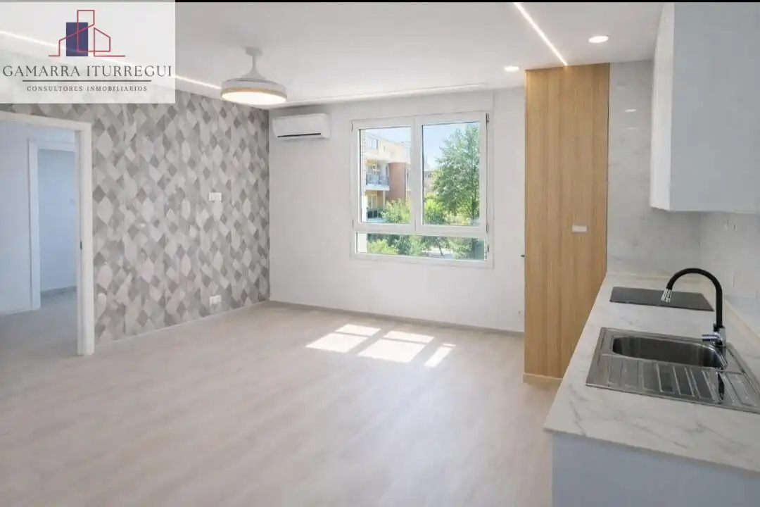 Habitación de Piso en venta en Alicante / Alacant con Aire acondicionado, Calefacción y Alarma