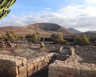 Vista exterior de Casa o xalet en venda en San Bartolomé amb Jardí privat, Terrassa i Traster