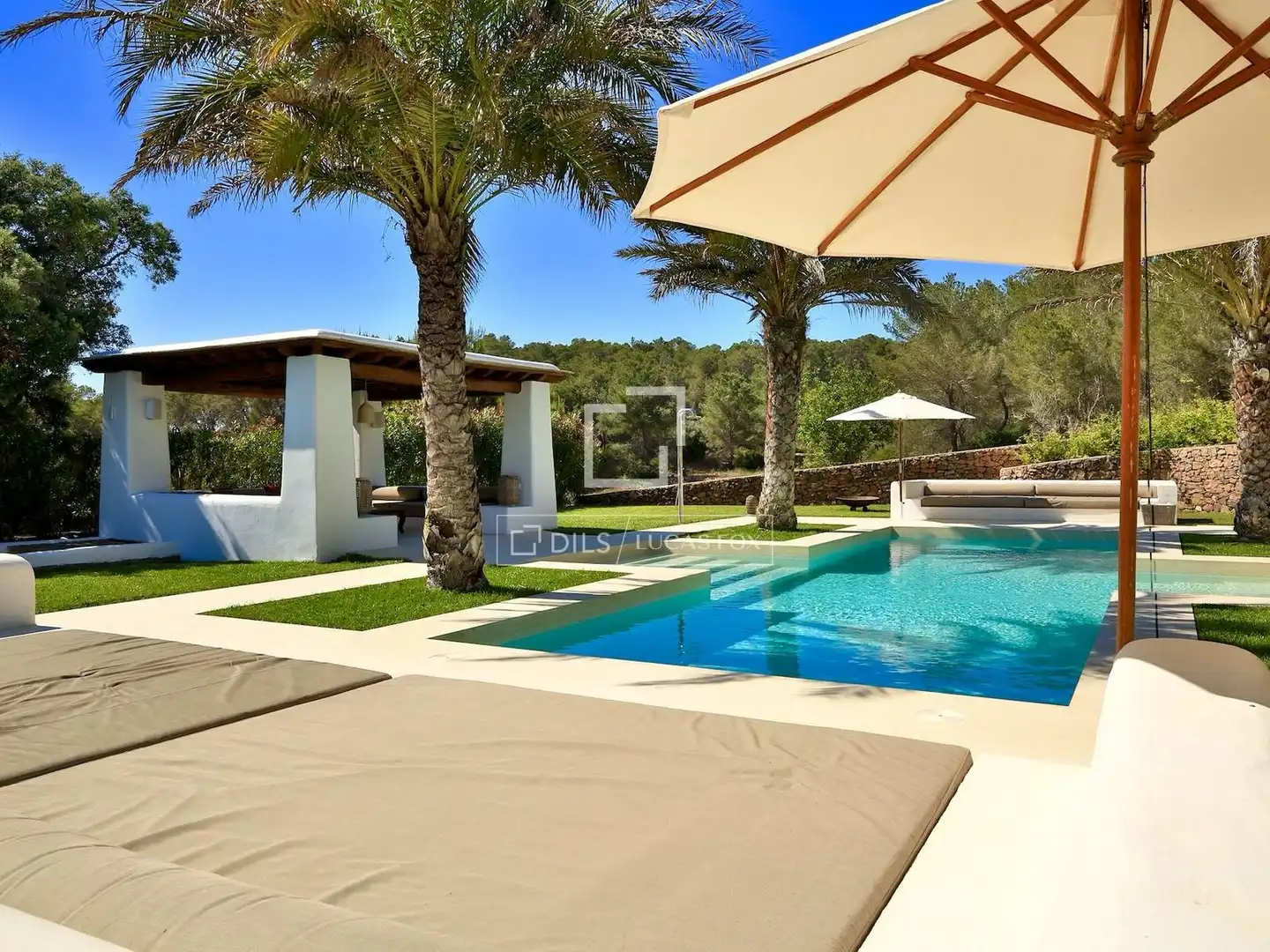 Swimming pool of Country homes for sale in Santa Eulària des Riu  with Air Conditioner, Heating and Private garden