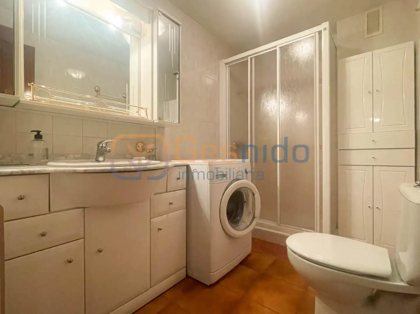 Baño de Piso de alquiler en Segovia con Calefacción, Parquet y Terraza