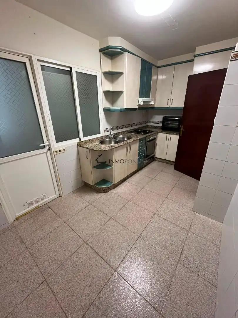 Kitchen of Flat for sale in Vigo 
