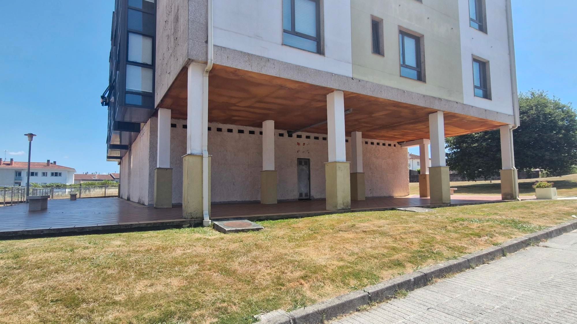 Exterior view of Office for sale in Brión