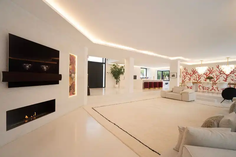 Chalet con terraza en venta en Nueva, imagen 2