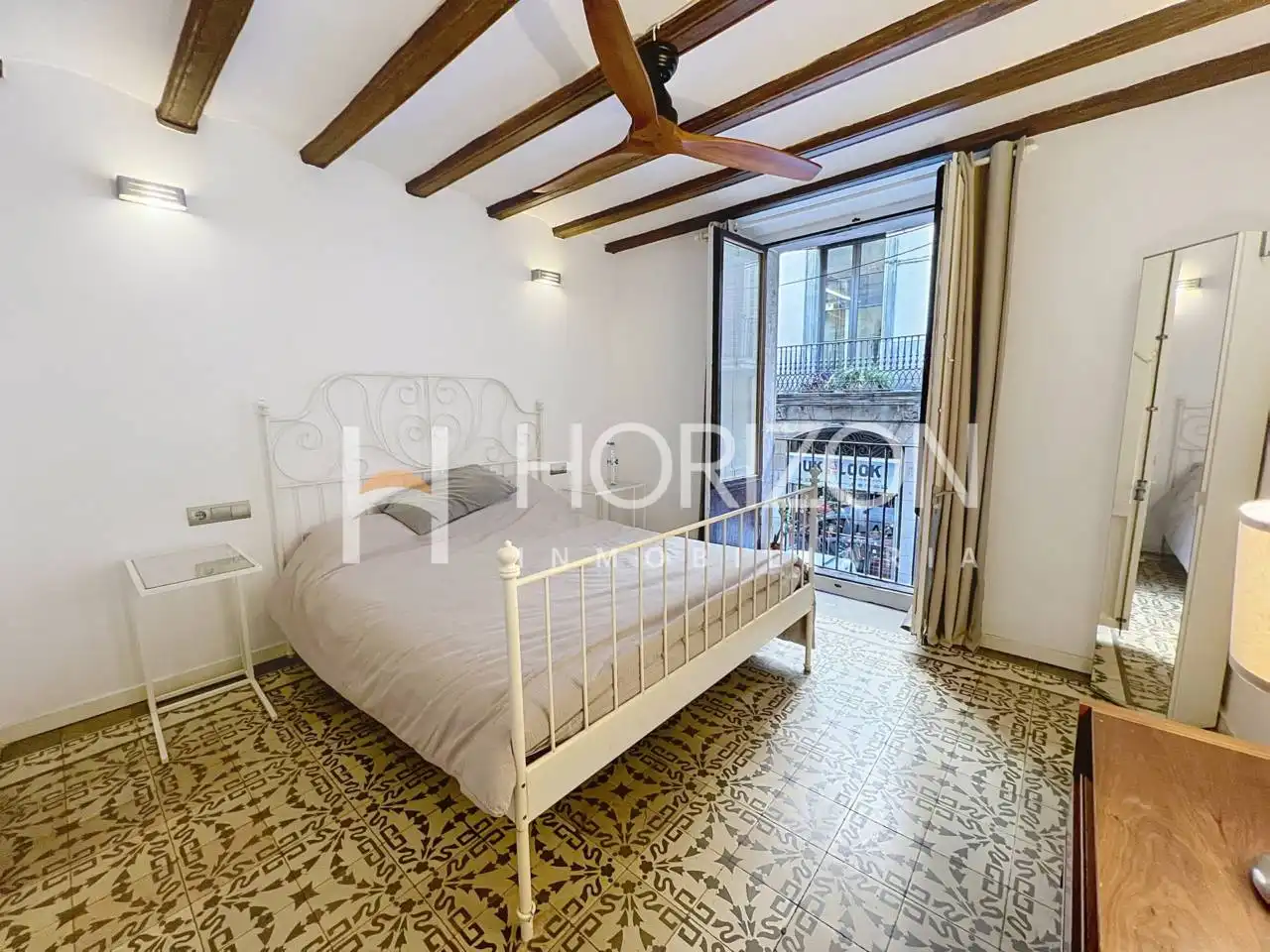 Dormitori de Apartament en venda en Barcelona amb Aire condicionat, Calefacció i Moblat