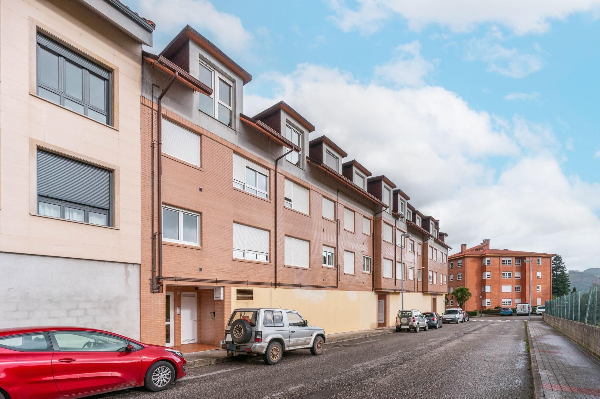 Vista exterior de Àtic en venda en Salas amb Calefacció