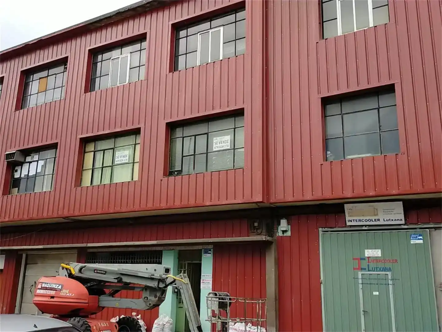Vista exterior de Nau industrial en venda en Barakaldo 
