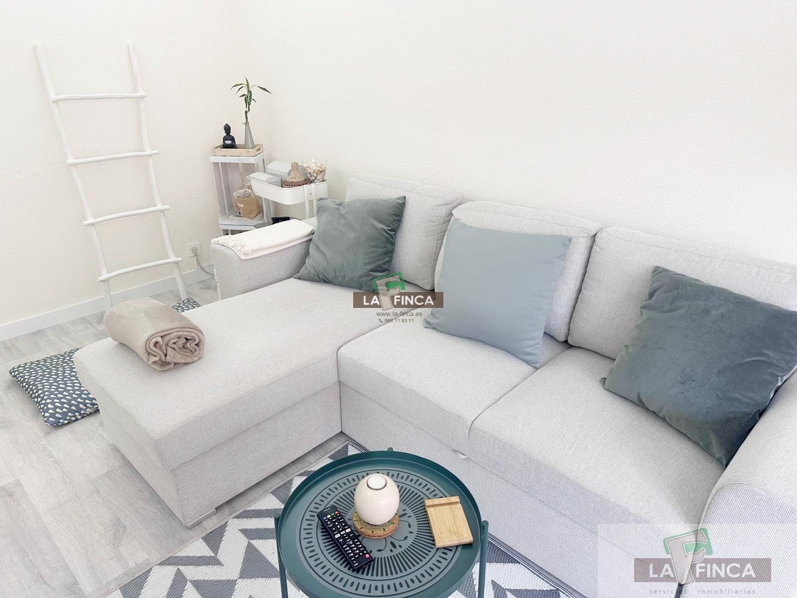 Sala d'estar de Pis en venda en Oviedo  amb Terrassa