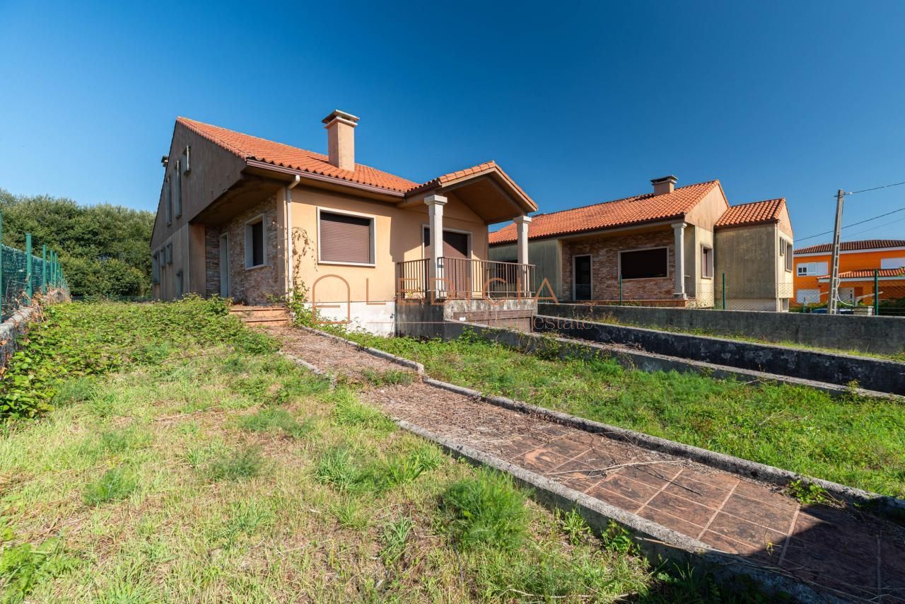 Vista exterior de Casa o xalet en venda en Tomiño amb Calefacció, Jardí privat i Terrassa