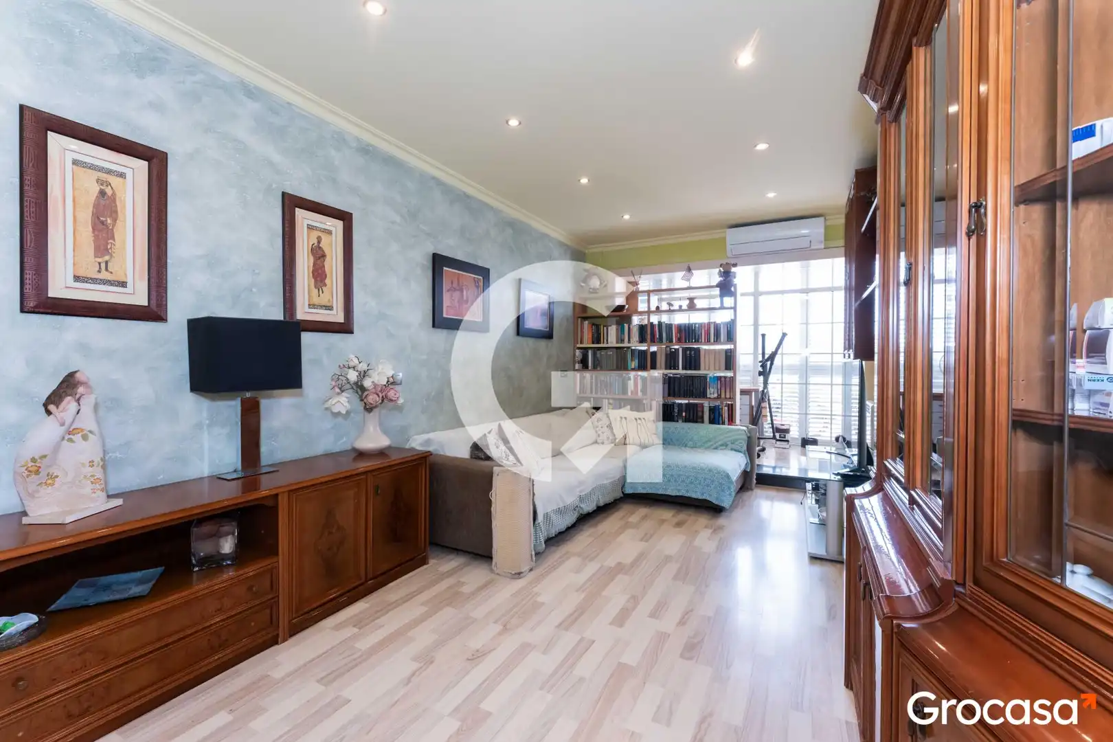 Sala de estar de Piso en venta en Cornellà de Llobregat con Aire acondicionado, Calefacción y Terraza