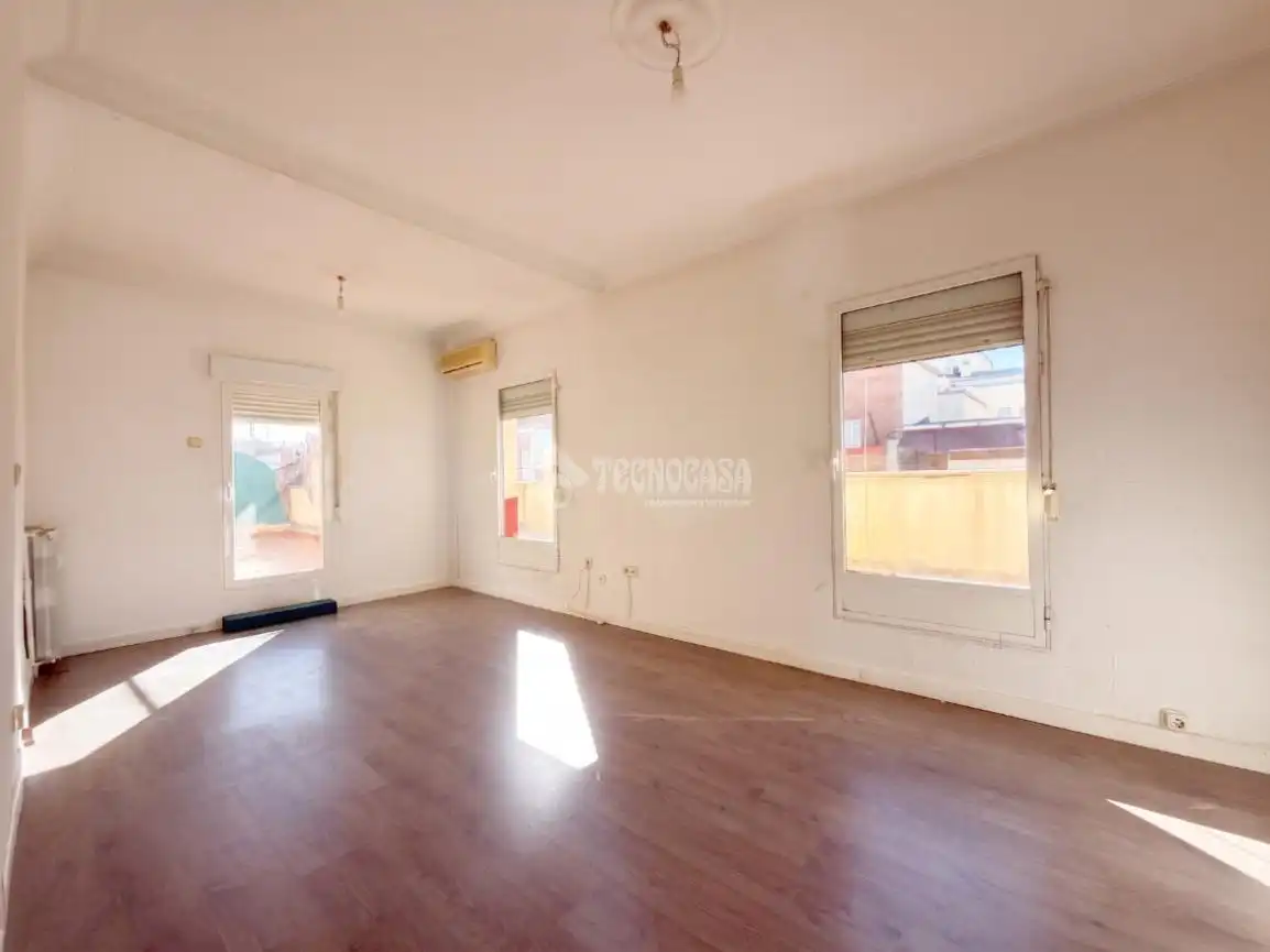 Habitación de Ático en venta en Madrid con Calefacción, Terraza y Balcón