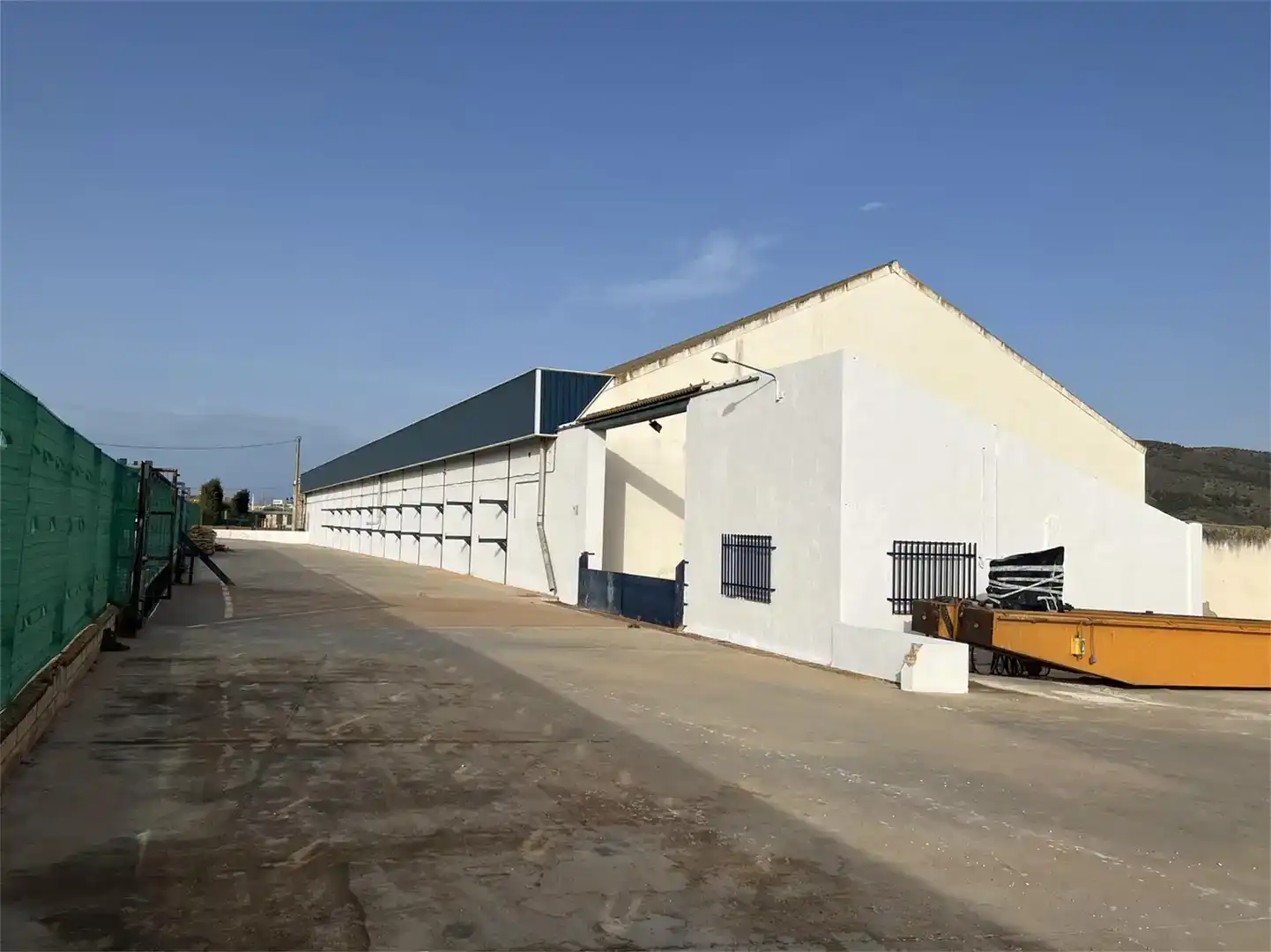 Außenansicht von Fabrikhallen zur Miete in Sierra de Yeguas