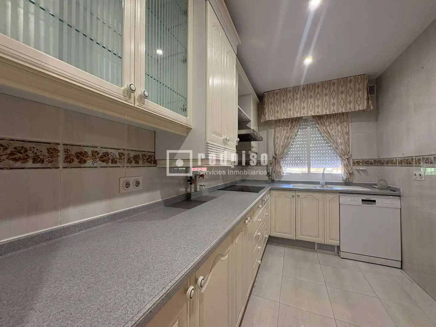 Kitchen of Houses for sale in Tres Cantos  with Air Conditioner, Heating and Parquet flooring