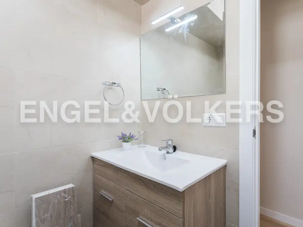 Bathroom of Flat for rent in Valencia  with Air Conditioner, Heating and Parquet flooring