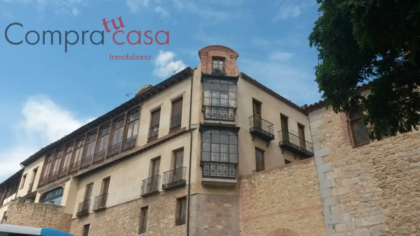 Vista exterior de Edificio en venta en Segovia Capital