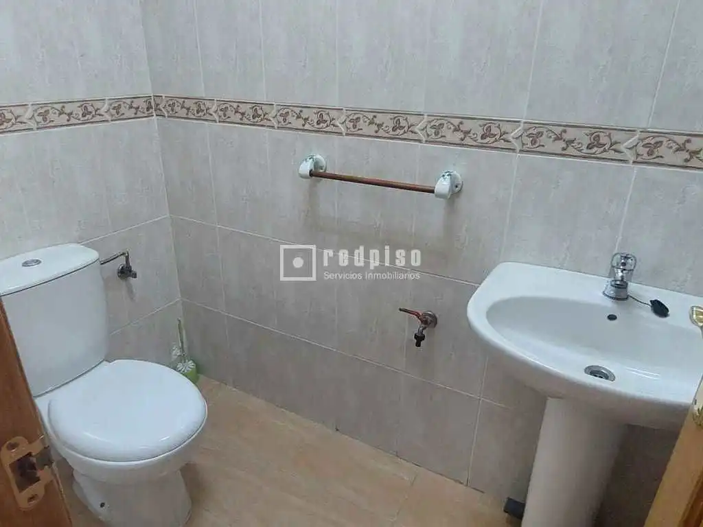 Baño de Local de alquiler en Cazalegas con Terraza