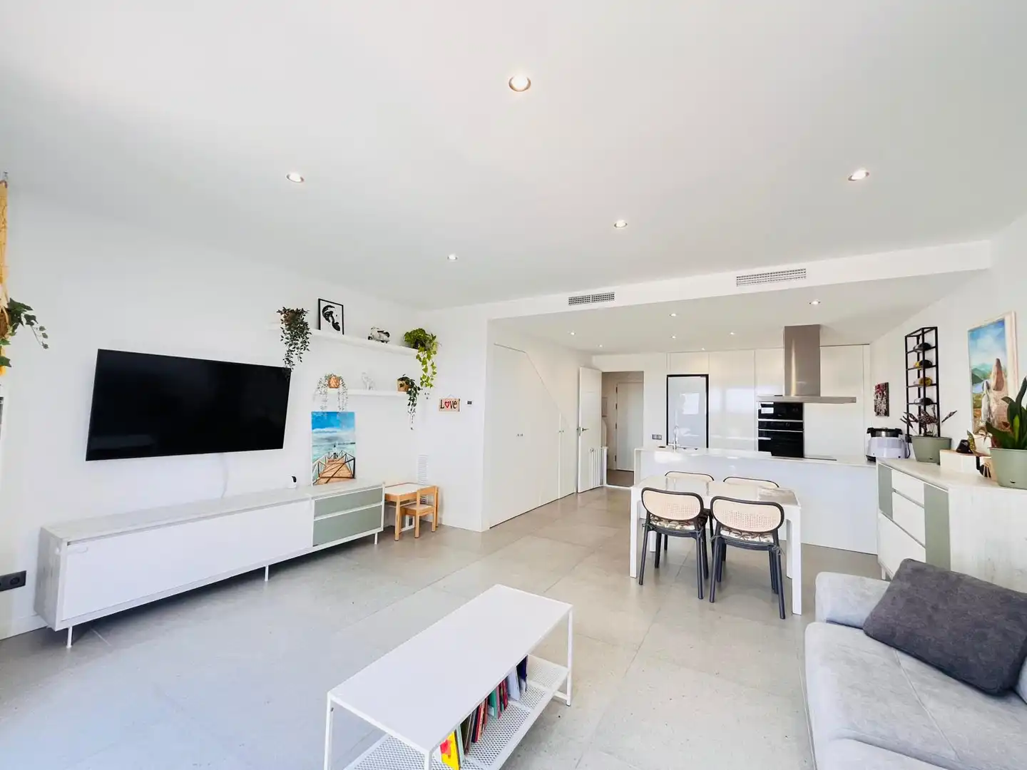 Living room of Detached homes for sale in Vilanova i la Geltrú  with Heating, Private garden and Swimming Pool