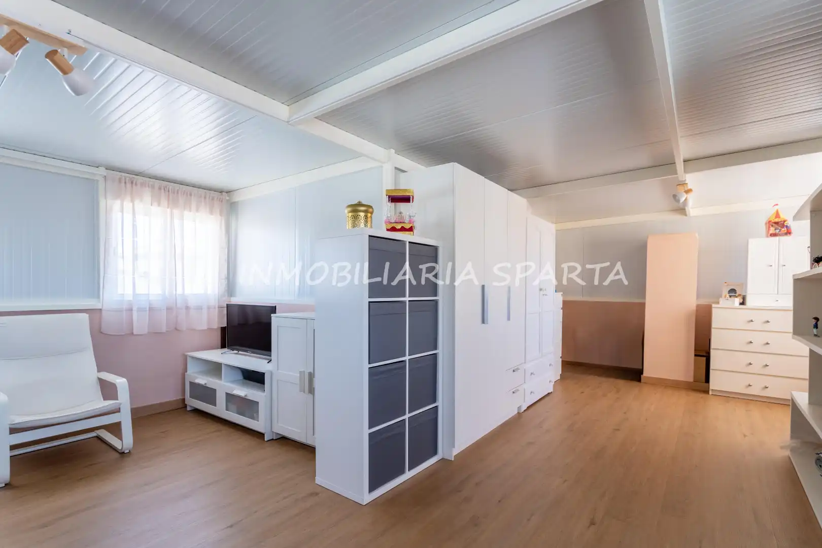 Habitación de Casa adosada en venta en Villanueva del Ariscal con Aire acondicionado, Calefacción y Jardín privado