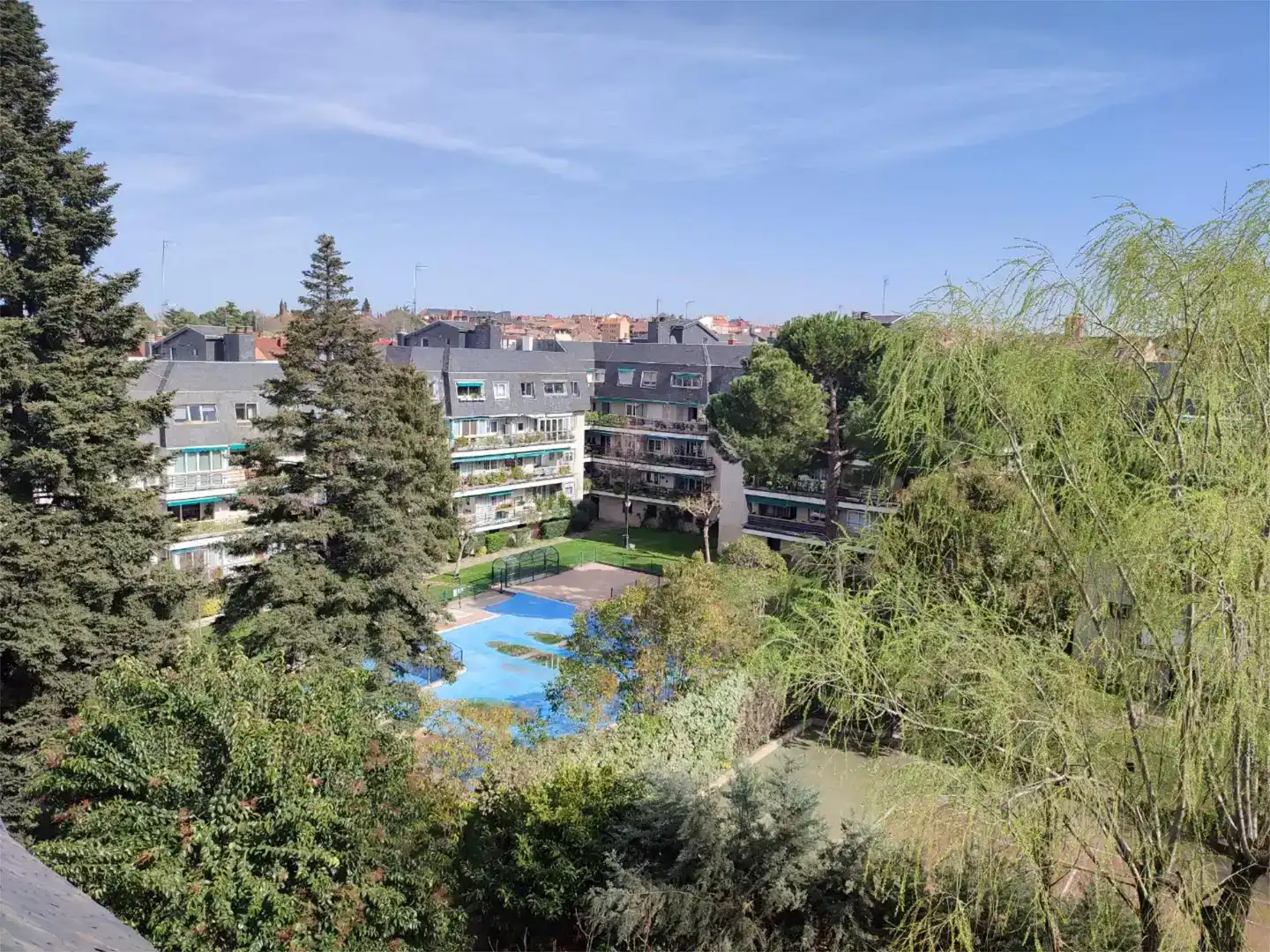 Vista exterior de Pis en venda en Rozas Centro