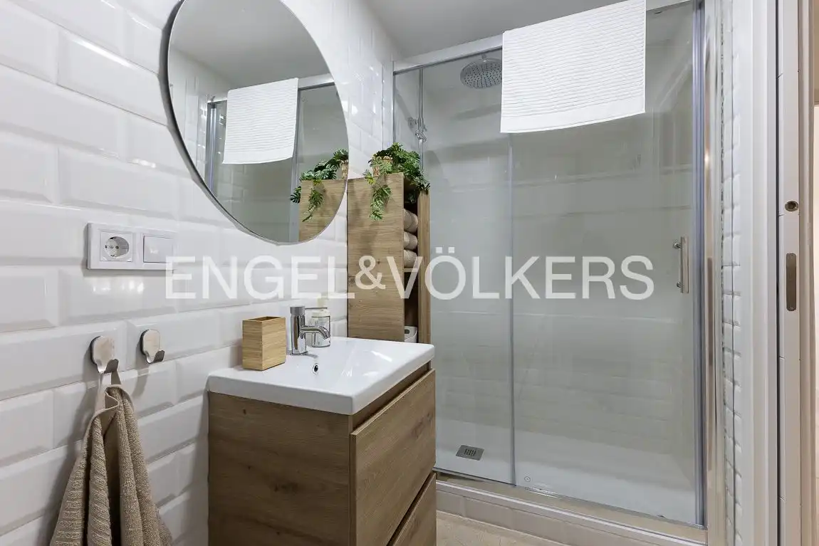 Badezimmer von Wohnung zur Miete in Valencia mit Klimaanlage, Heizung und Möbliert