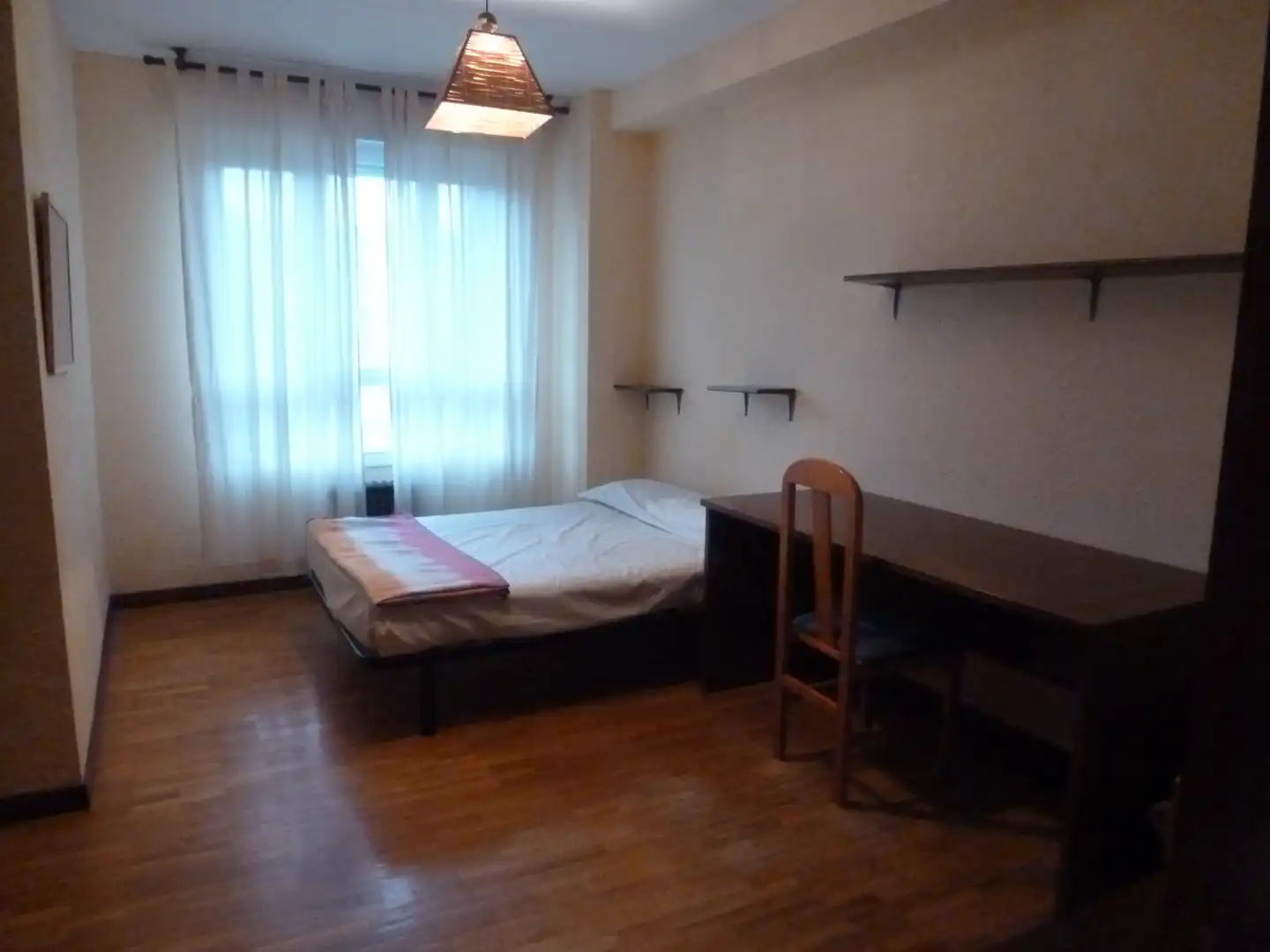 Habitación de Piso de alquiler en Barañáin / Barañain con Calefacción, Parquet y Amueblado