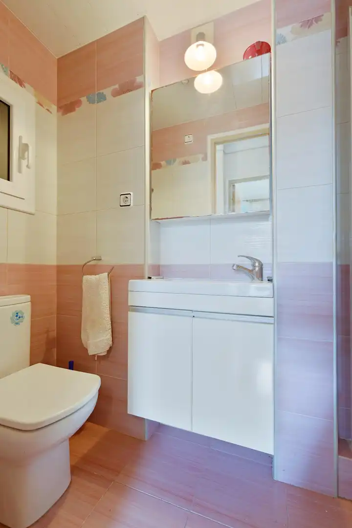 Bathroom of Apartments for sale in Barcelona
