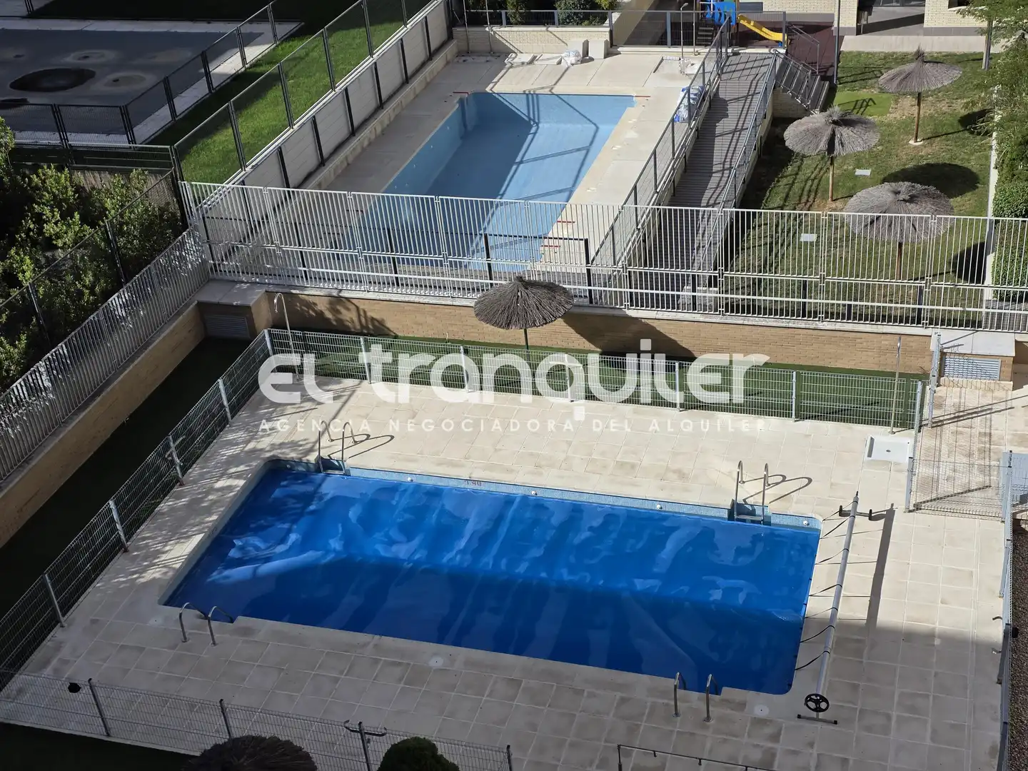 Swimming pool of Flat for rent in Madrid  with Air Conditioner, Parquet flooring and Storage room