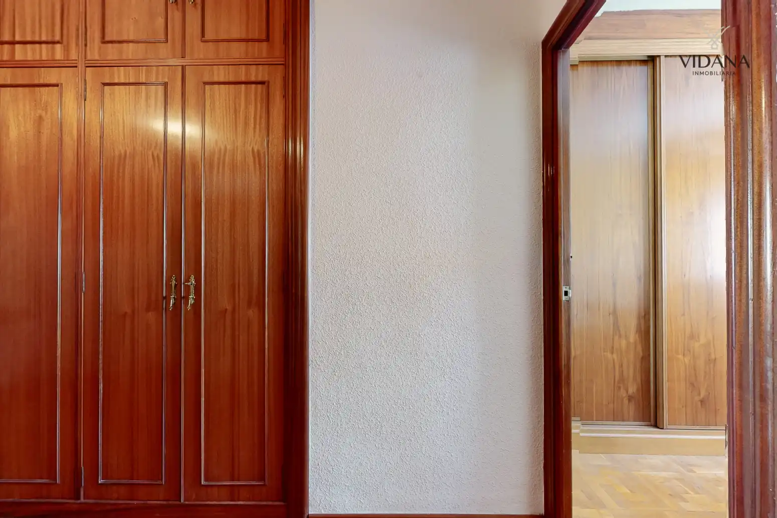 Piso en venta en  Pamplona / Iruña con Calefacción, Parquet y Terraza