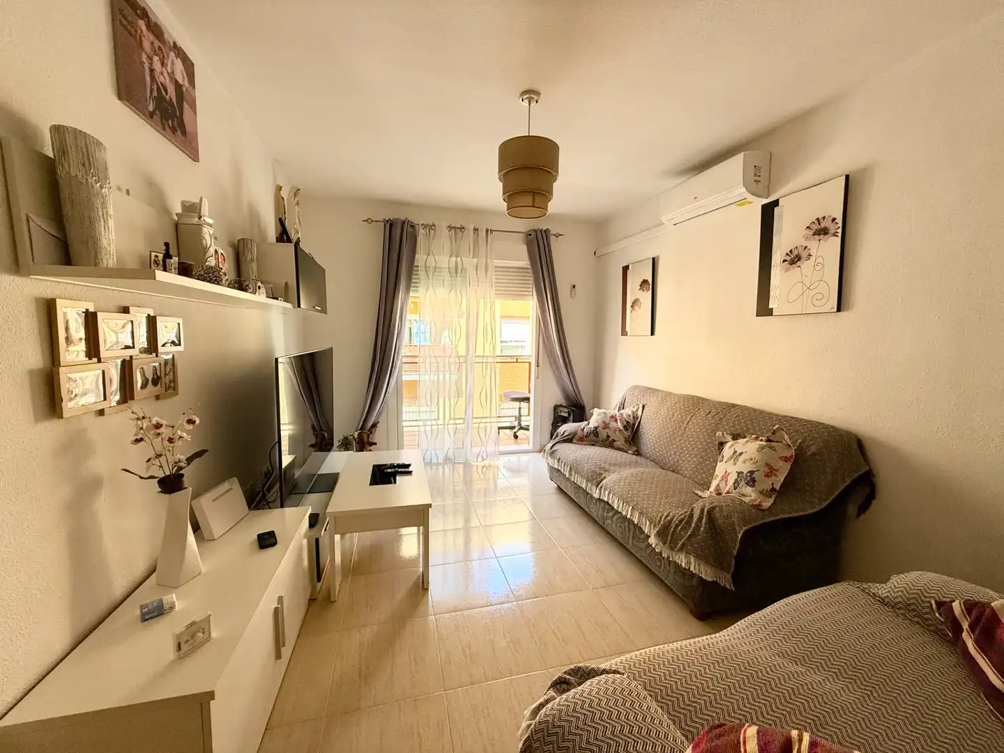 Living room of Flat for sale in Roquetas de Mar  with Terrace and Furnished