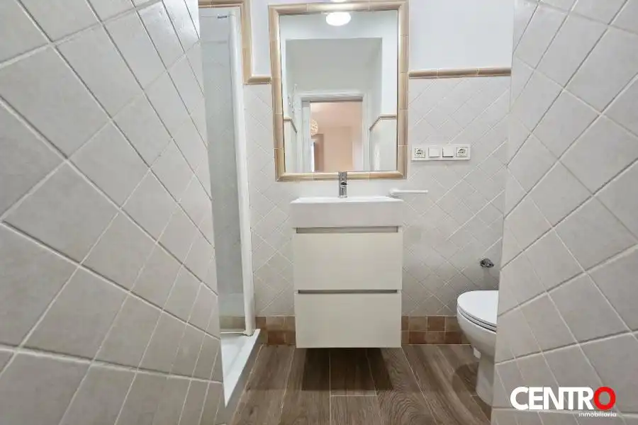 Bany de Apartament de lloguer en Granada amb Aire condicionat