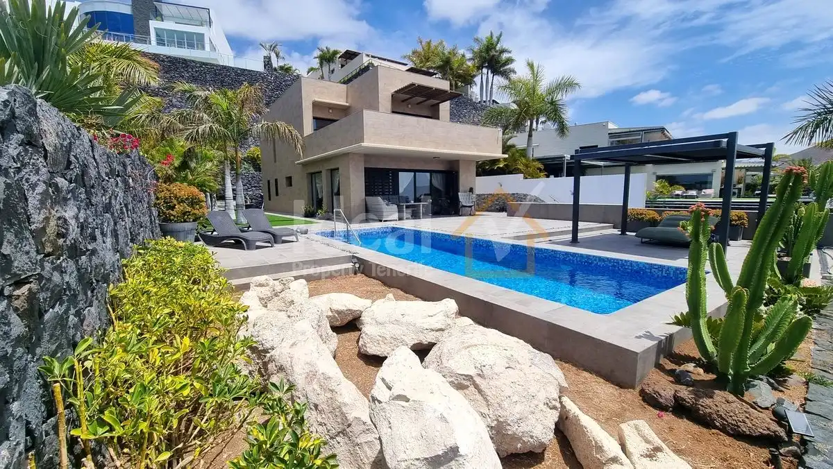 Detached house with pool for sale in Costa Adeje, imagen 3