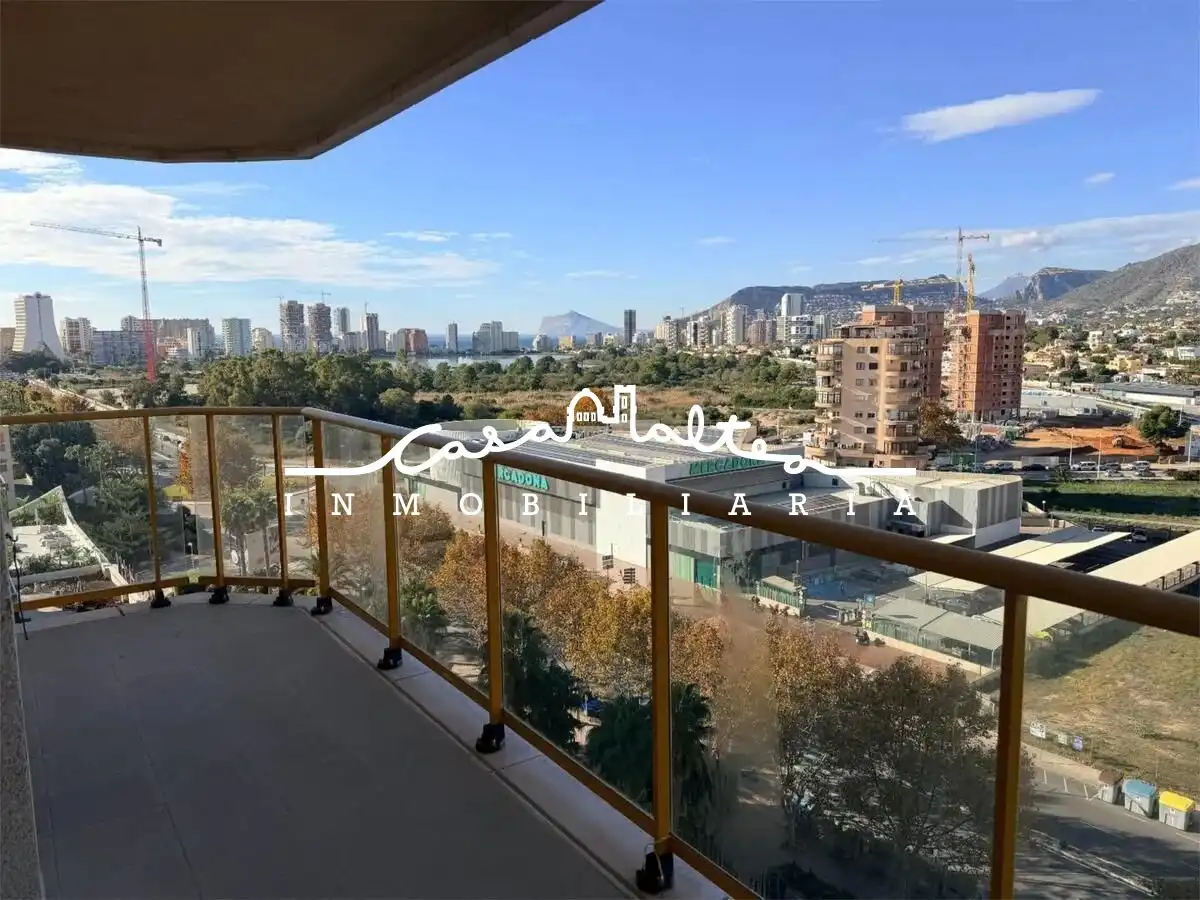 Vista exterior de Pis en venda en Calpe / Calp amb Aire condicionat, Calefacció i Jardí privat
