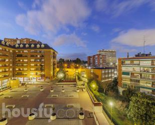 Vista exterior de Pis en venda en  Madrid Capital amb Calefacció, Parquet i Terrassa