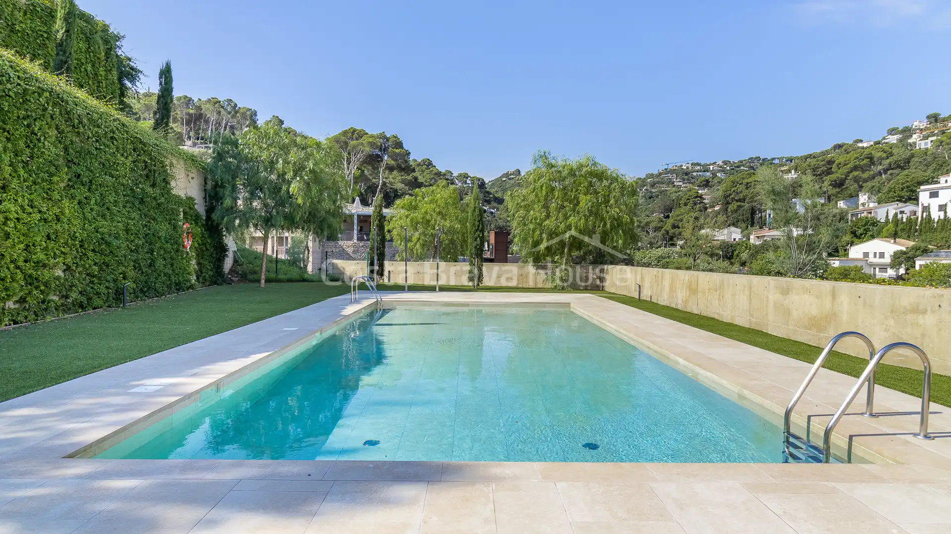 Piscina de Apartamento en venta en Begur con Aire acondicionado, Calefacción y Jardín privado