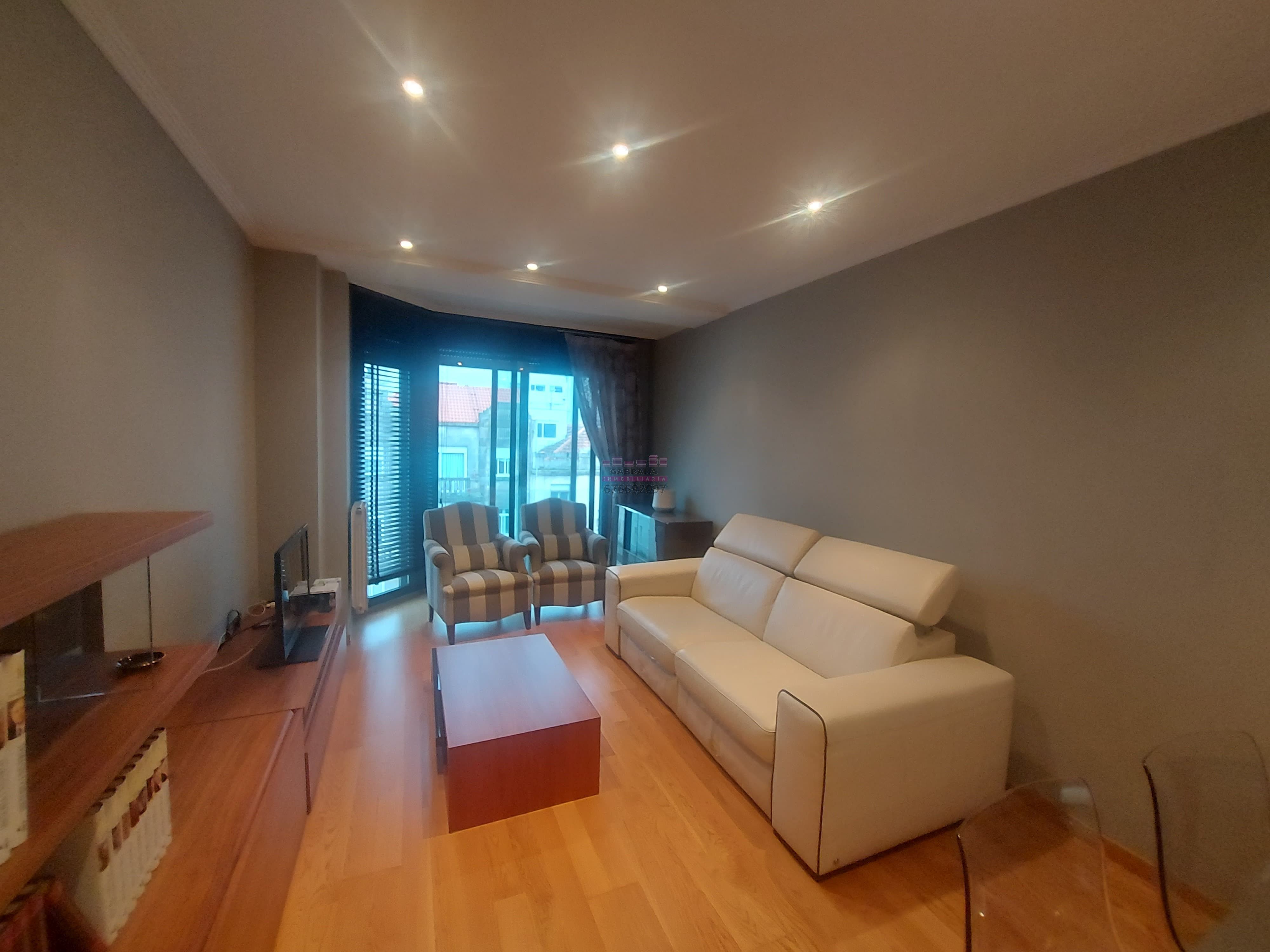 Sala de estar de Dúplex de alquiler en Vigo  con Parquet, Amueblado y Horno