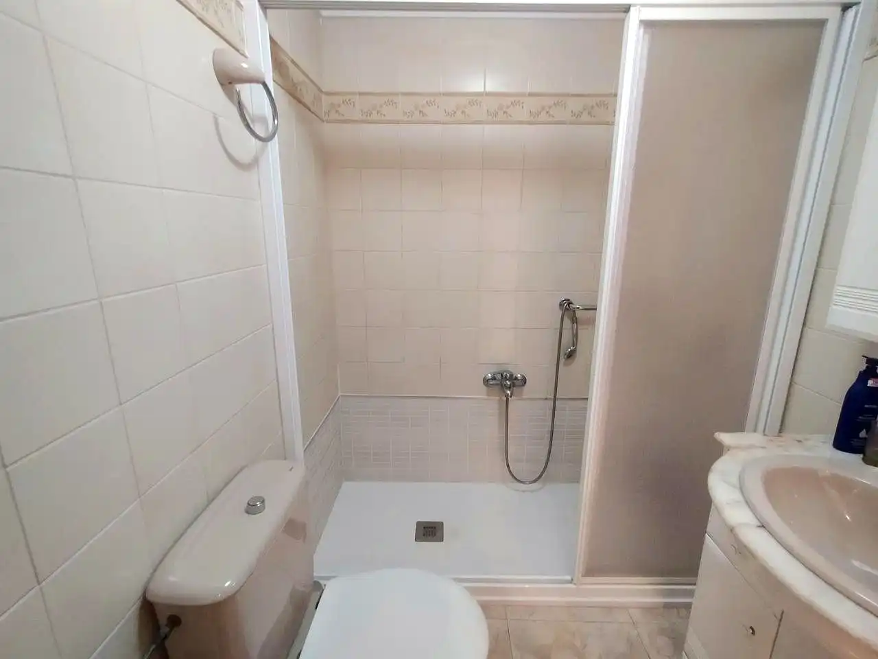 Baño de Piso en venta en Oliva con Aire acondicionado y Balcón