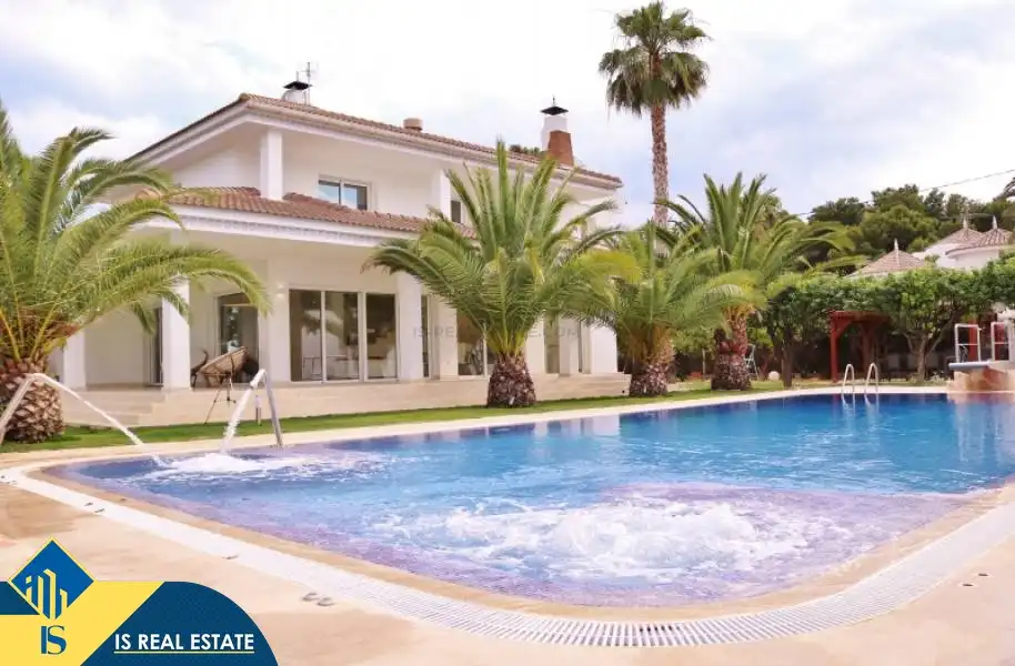 Vista exterior de Casa o xalet en venda en Alicante / Alacant amb Terrassa, Moblat i Piscina comunitària