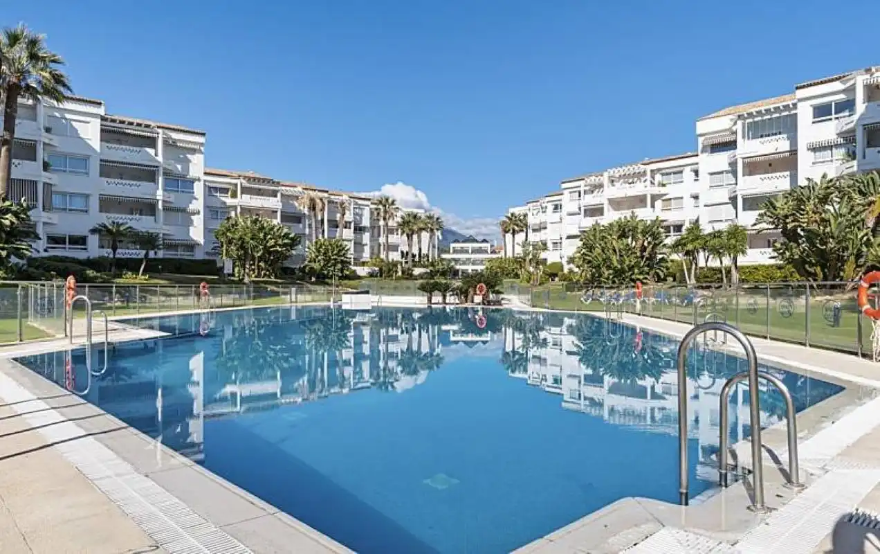 Schwimmbecken von Wohnungen zur Miete in Marbella mit Klimaanlage, Heizung und Terrasse