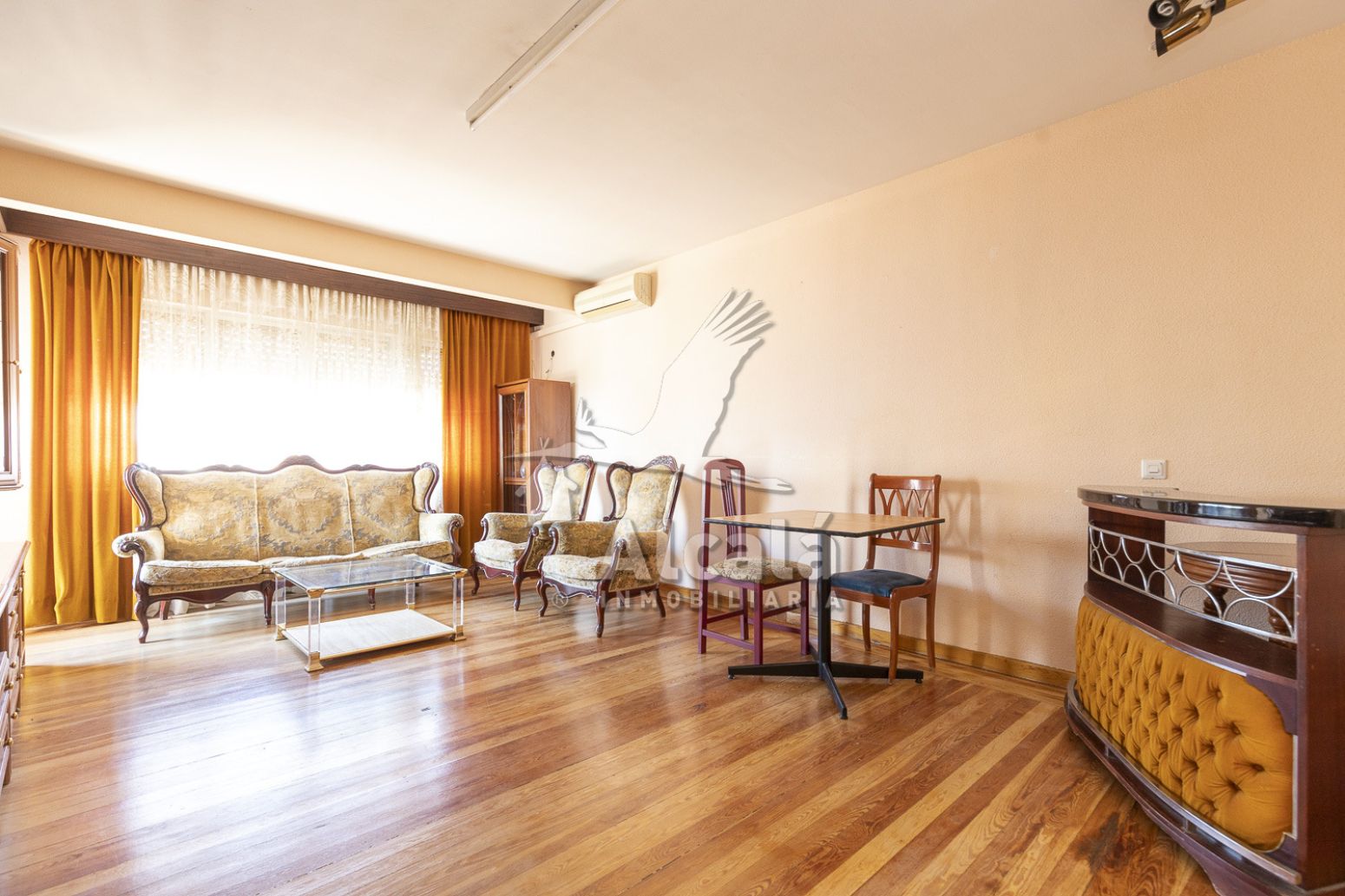 Sala d'estar de Pis en venda en Alcalá de Henares amb Calefacció i Terrassa