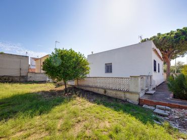 Chalet con jardín en venta en Calle ISLA GROSSA BAL 27