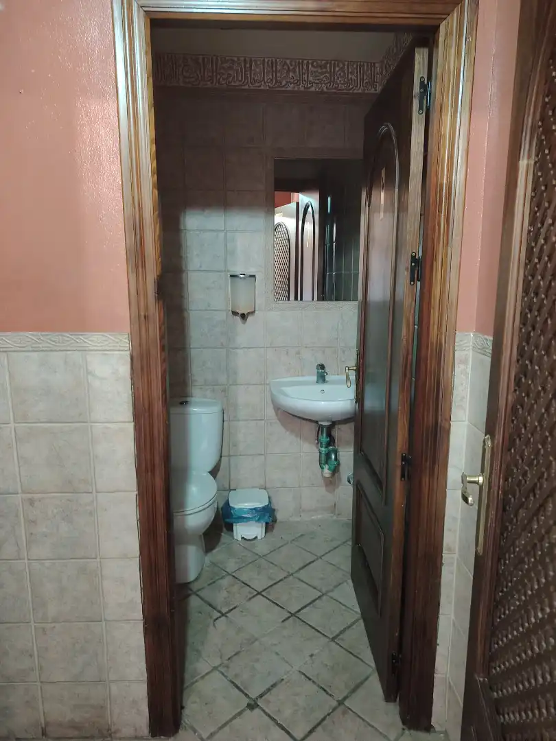 Bany de Local en venda en Montequinto amb Aire condicionat, Calefacció i Moblat