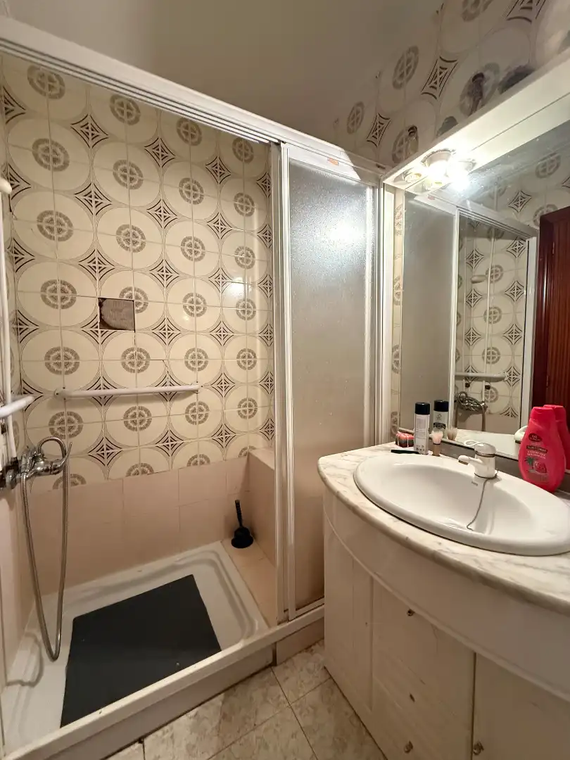 Bathroom of Flat for sale in Plasencia  with Furnished, Oven and Washing machine