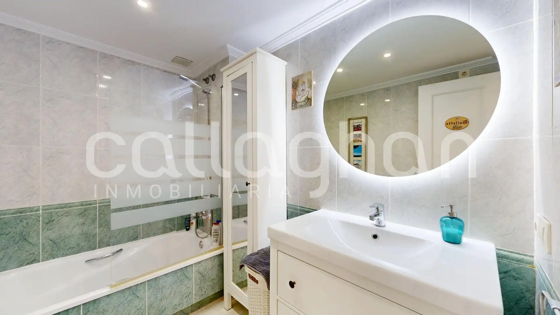Bathroom of Ground floor for sale in Valencia  with Air Conditioner, Private garden and Storage room