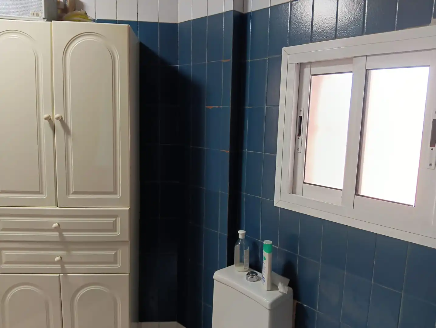 Bathroom of Flat for sale in Sevilla  with Air Conditioner, Terrace and Balcony