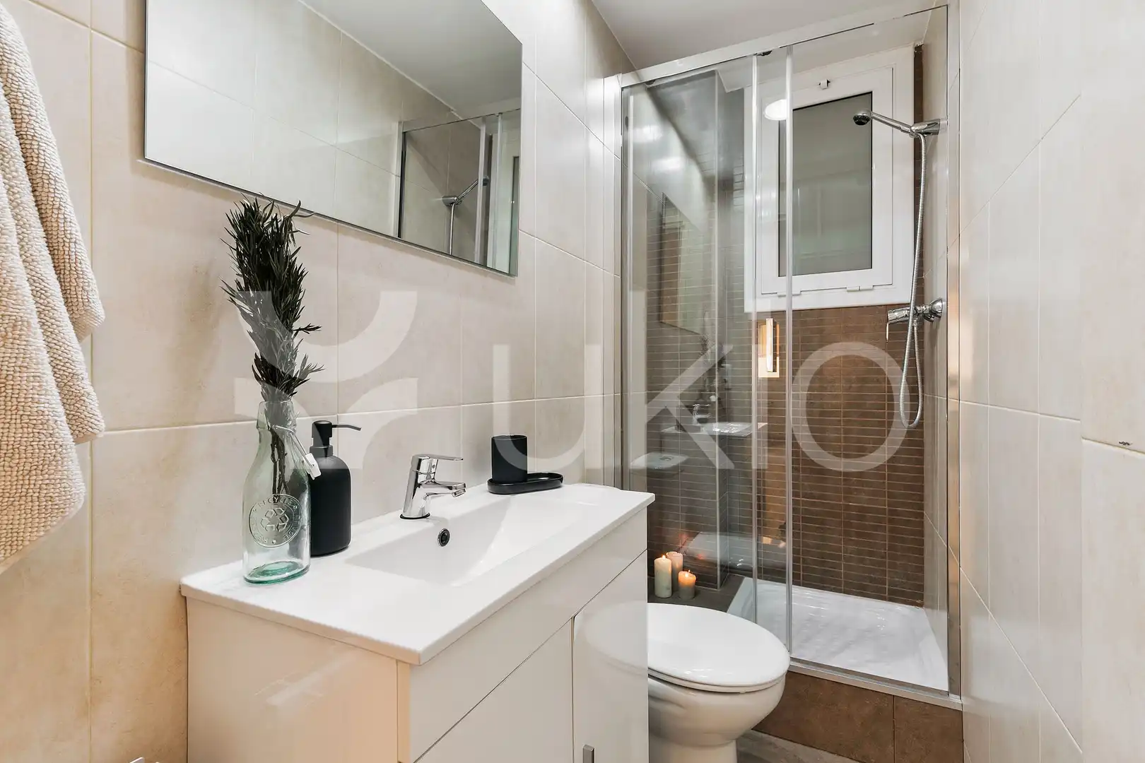 Baño de Apartamento de alquiler en Barcelona con Aire acondicionado, Calefacción y Amueblado