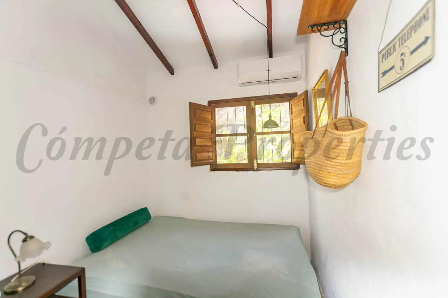 Dormitori de Finca rústica en venda en Cómpeta amb Aire condicionat, Terrassa i Piscina