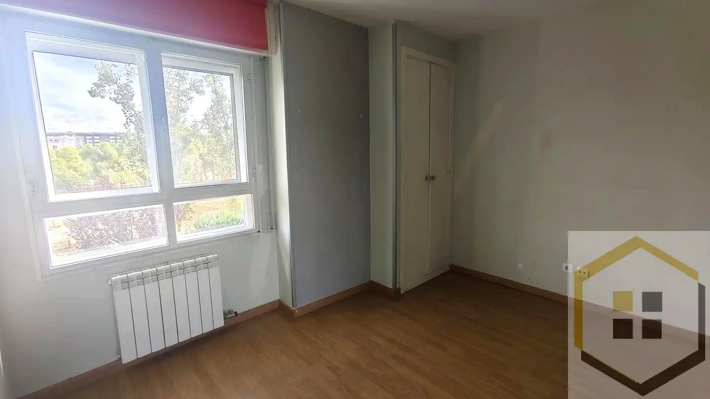 Bedroom of Flat for sale in Madrid  with Heating, Internet and Community pool
