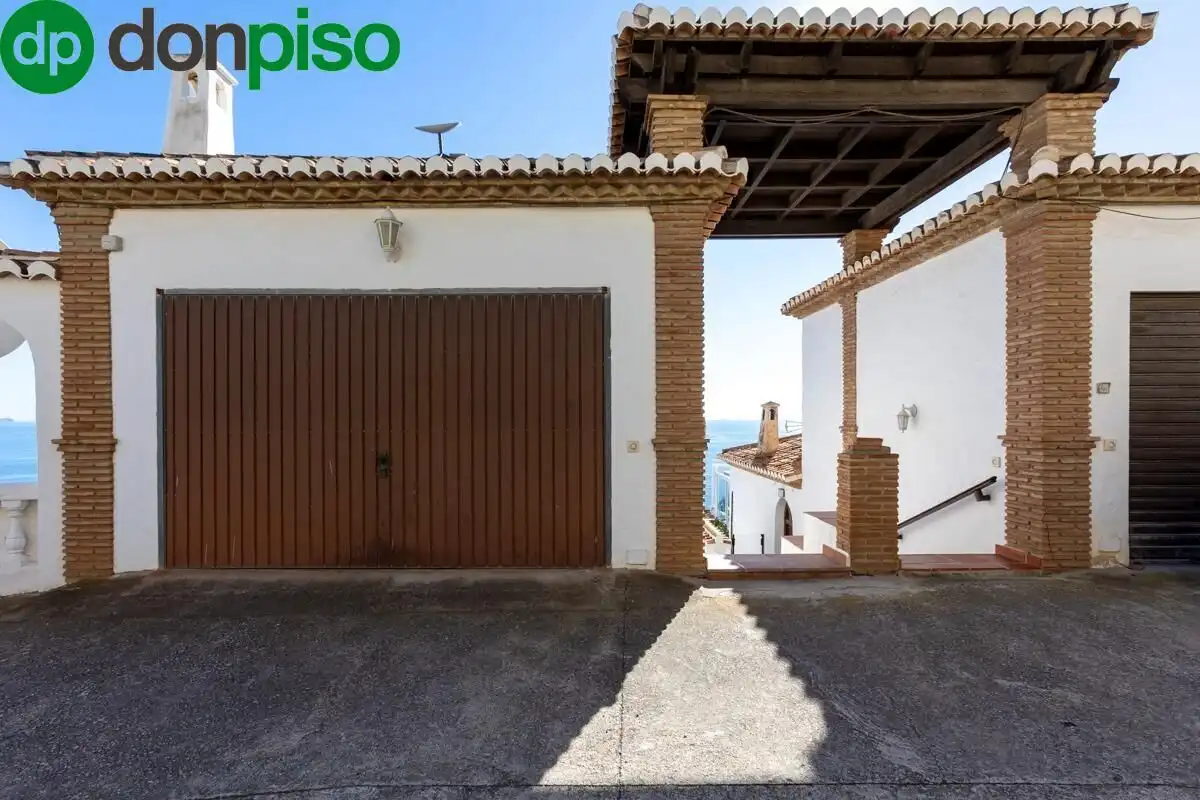 Exterior view of Houses for sale in Almuñécar  with Air Conditioner, Heating and Private garden