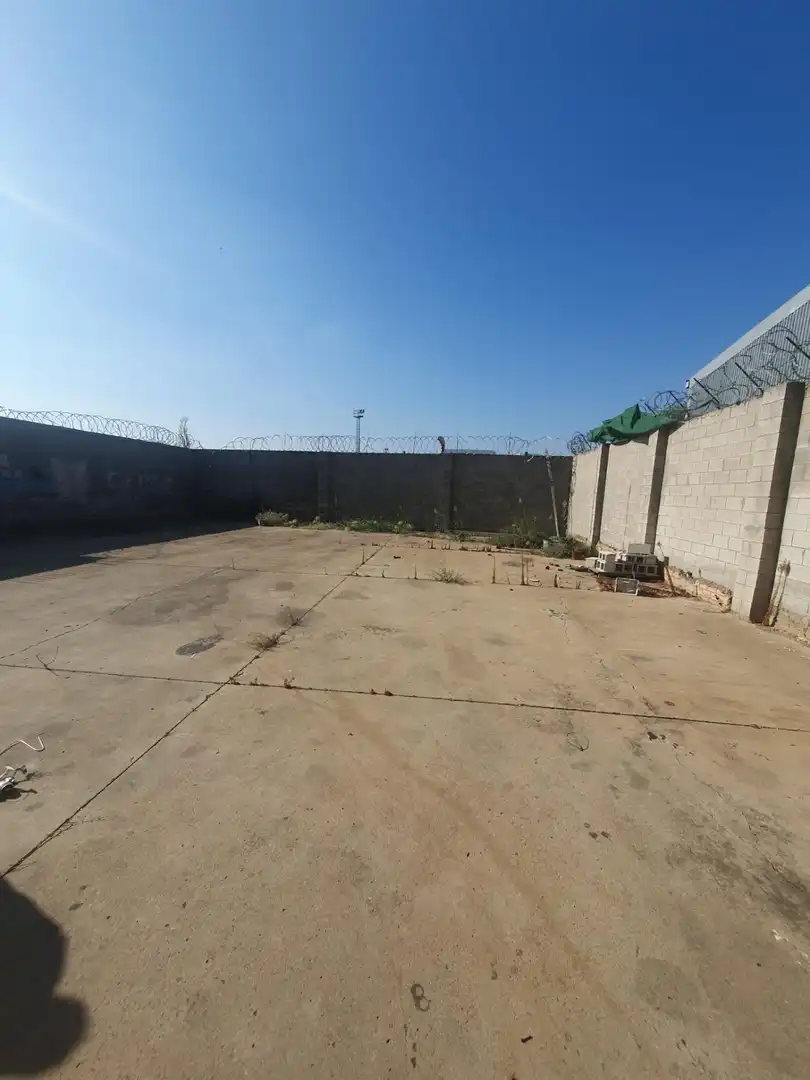 Industrial building for sale in Este - Alcosa- Torreblanca, imagen 2